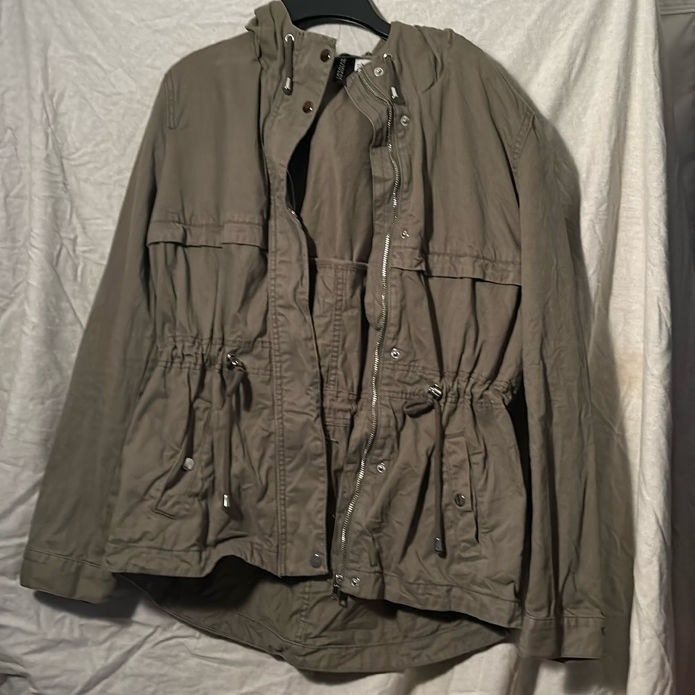 Size 8 green spring jacket zip up w hood waist can be adjusted